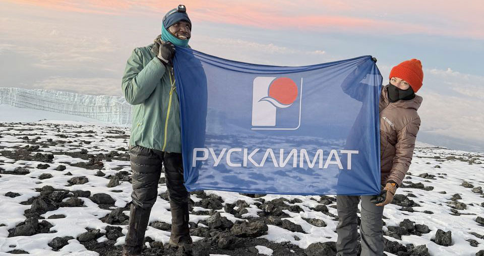 Флаг Русклимата подняли над Килиманджаро